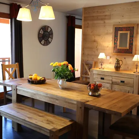 Apartment Duplex 5 Pieces, 10 Pers, Balcon, Pres Telecabine, Animaux Admis, Parking Dispo, - Fr-1-263-210 Valloire